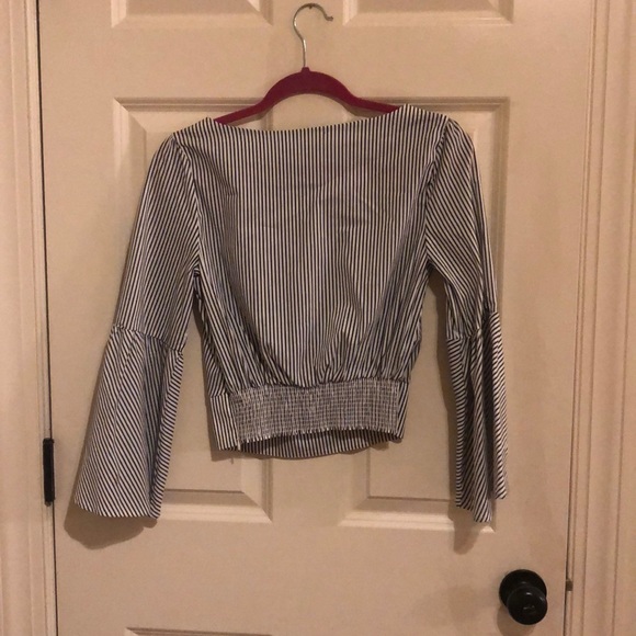 BeBe pint stripe crop top - Picture 2 of 4